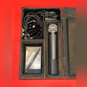 Samson SH-2 Mic Kit w/VHF FM SR-2 Receiver Wires & Adapters Plus Case PHOTO READ